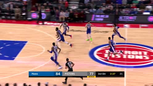 【NBA集锦】万夫不当之勇无人敢拦 庄神单臂擎天隔扣恩比德！