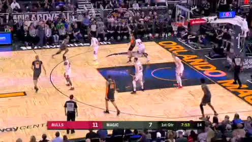 【NBA集锦】得分如砍瓜切菜 武切维奇篮下勾手连拿4分