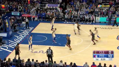 【NBA集錦】科爾克馬茲不看人送妙傳 西蒙斯插上雙手重扣