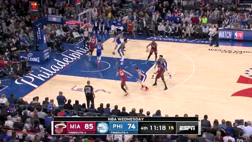 【NBA集锦】76人拙劣攻防开场30秒惹恼教练 观众忍无可忍嘘声送给主队