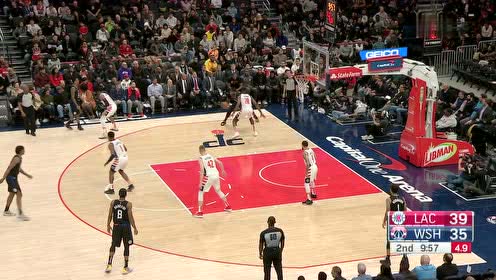 【NBA集锦】重型坦克碾压秀肌肉 小个内线哈雷尔有多强硬!