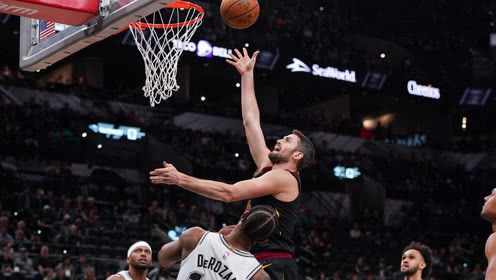 【NBA集錦】一打三完全不虛！樂福晃飛三人打成2+1