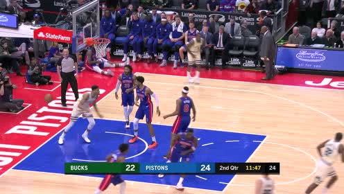 【NBA集錦】米德爾頓以球領(lǐng)人送妙傳 字母哥腳底生風(fēng)折疊暴扣