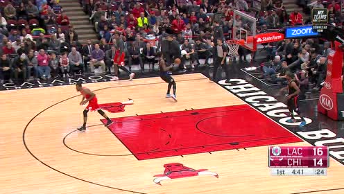 【NBA集锦】一气呵成!哈克里斯传球大意特雷杨闪电抢断力劈筐