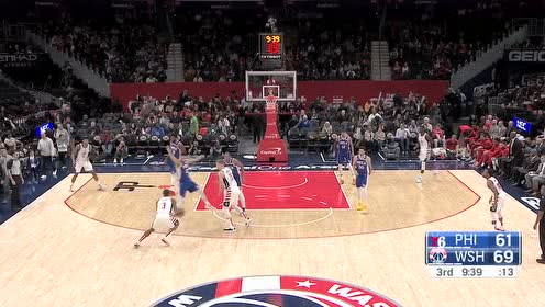 【NBA集锦】急停开镜甩狙出手 比尔中距离干拔正中靶心