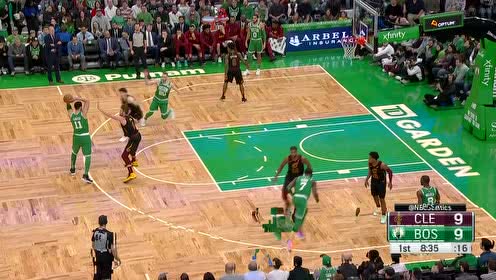 【NBA集錦】海沃德假動作甩開防守 接過塔圖姆傳球完成滑翔砸扣