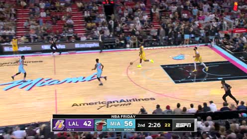 【NBA集錦】這個搶斷真輕松 巴特勒反擊雙手滑翔虐筐