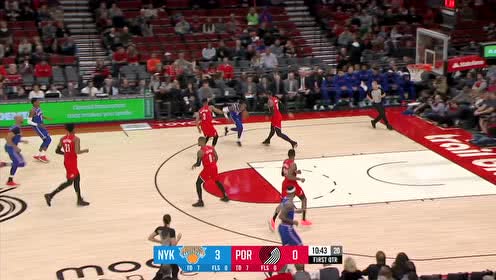 【NBA集锦】没什么防守强度 巴雷特轻松突破甜瓜