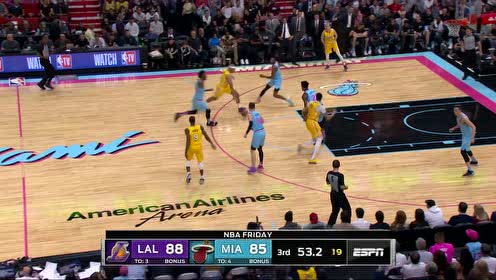 【NBA集錦】后生可畏！ 布拉德利上籃席爾瓦跟進單手扇飛