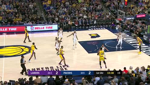 【NBA集錦】感覺(jué)像是在散步 詹姆斯掩護(hù)后輕松挑籃得手