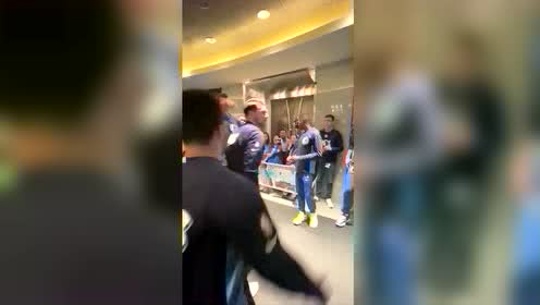 【NBA集錦】東契奇復(fù)出首戰(zhàn) 賽前遭隊(duì)友“群毆”