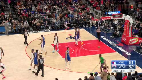 【NBA集锦】76人全队扑过去这是有多害怕!恩尼斯撞翻贝尔坦斯三分犯规