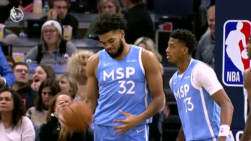 【NBA集錦】一片空曠反而慌了 唐斯滑稽走步自己很無奈