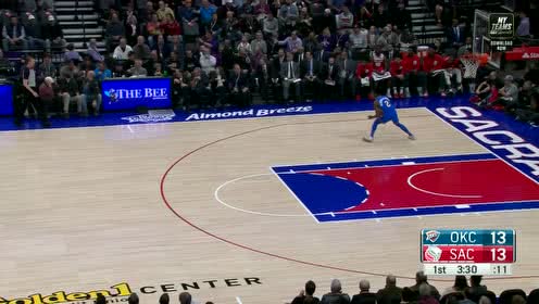 【NBA集錦】拼搶勁頭令人感動 阿里扎搶斷救球沖進(jìn)技術(shù)臺！