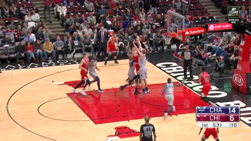 【NBA集锦】拉文蛇皮走位飞身上篮 华盛顿迎面展翅挥手反击