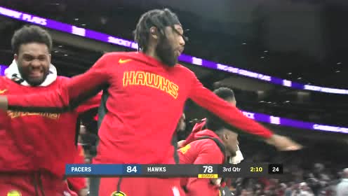 【NBA集錦】炸翻板凳席！萊恩接球直搗黃龍隔扣小薩
