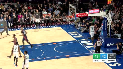 【NBA集锦】刚立功就惹祸 威廉姆斯随意背传遭吉布森捡漏双手暴扣