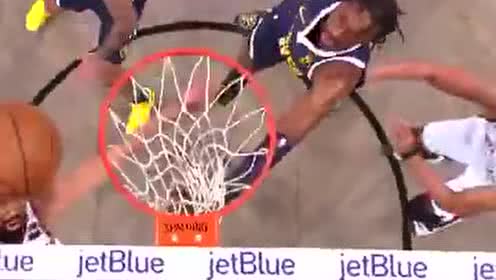 【NBA集锦】如何巧妙的缓解尴尬 KD想和丁威迪击掌惨遭无视