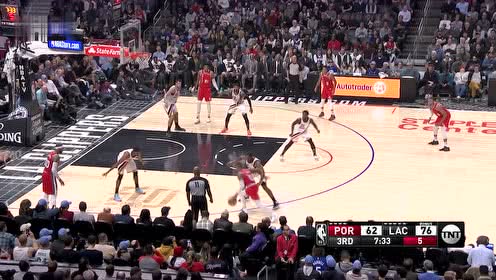 【NBA集錦】利拉德突破分球艱難造良機 懷特賽德跟進勉扣打進2+1