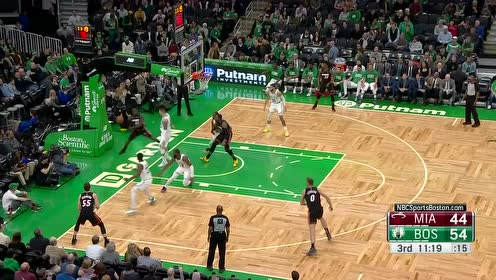 【NBA集錦】肯巴沃克擊地送妙傳 泰斯接球單臂劈扣