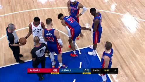 【NBA集錦】突破受傷痛苦倒地 伍德膝蓋扭傷蹣跚下場