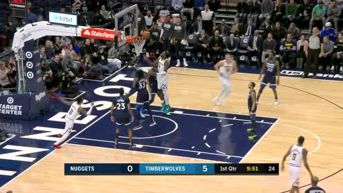 【NBA集錦】身體天賦太驚人 維金斯高空滑翔雙臂空接暴扣點燃比賽