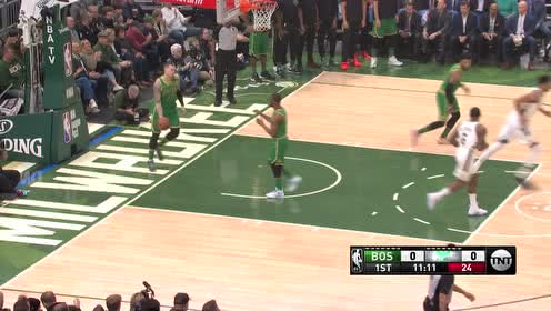 【NBA集锦】天赋异禀能量满满 字母哥推土机式连连冲击篮筐