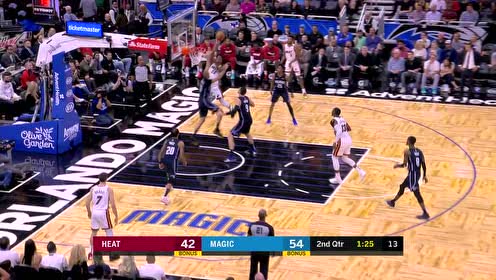 【NBA集錦】一點(diǎn)情面不留！巴特勒風(fēng)馳電掣直逼籃下強(qiáng)硬打進(jìn)