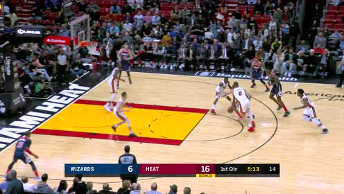 【NBA集锦】视觉效果炸裂 比尔突破五人双手炸筐