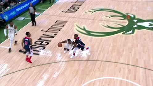 【NBA集锦】巨钳般的双手实力护球 布莱德索上篮打进造成and one