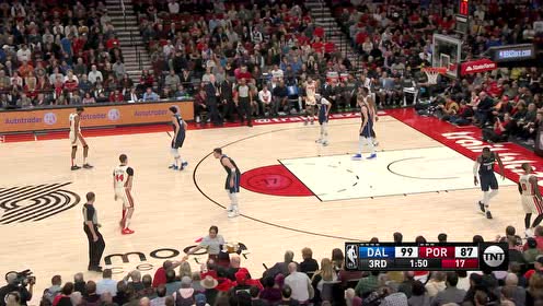 【NBA集锦】全队三分手感依旧火热 库里克勒贝尔连续三分再次拉开分差