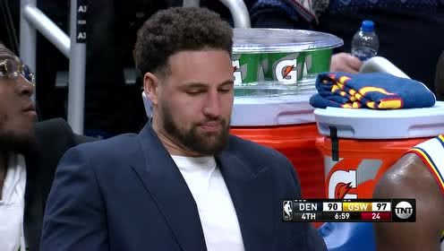 【NBA集锦】库里场边鼓掌十分呆萌 佛祖怎么连打哈欠都能这么好笑