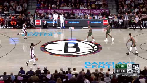 【NBA集錦】一人打四個(gè) 字母哥擠開防守強(qiáng)沖籃下無視補(bǔ)防劈山伐木