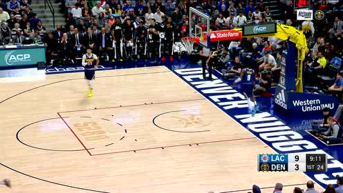 【NBA集锦】莱昂纳德弧顶送妙传 祖巴茨顺下再次暴扣得分