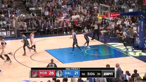 【NBA集锦】瓜依旧很甜！安东尼达成26000分里程碑