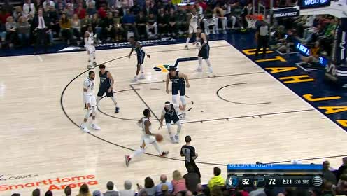 【NBA集锦】撤步后仰无视防守 米切尔中投开镜轻松打进