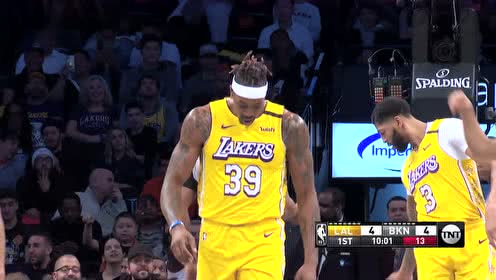 【NBA集锦】魔兽还是那个味 霍华德篮下暴起抢板打进2+1抱球咆哮