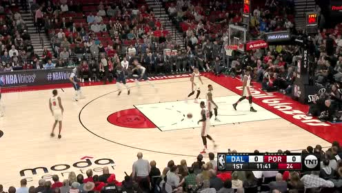 【NBA集锦】波神开场就献一记单臂暴扣 利拉德反击三分命中强势回应