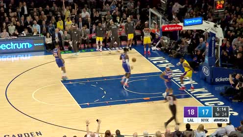【NBA集锦】扑防后直接下快攻 戴维斯四分卫式助攻詹姆斯战斧劈扣
