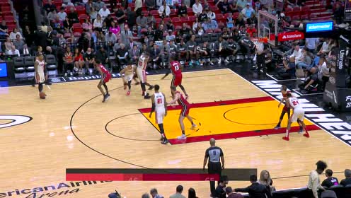 【NBA集锦】双小连线 利拉德送高抛西蒙斯高高跃起完成空接暴扣