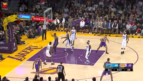 【NBA集錦】詹姆斯高拋妙傳 霍華德空接雙臂炸筐