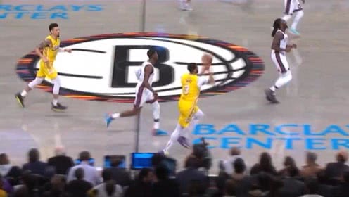 【NBA集锦】这球不算太可惜 浓眉哥被犯规后360度转体中线三分抛中