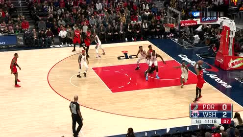 【NBA集锦】CJ凌波微步突到底角 急停出手小试牛刀