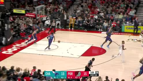 【NBA集錦】假突真?zhèn)髑擅钸B線 利拉德助攻西蒙斯底角三分建功