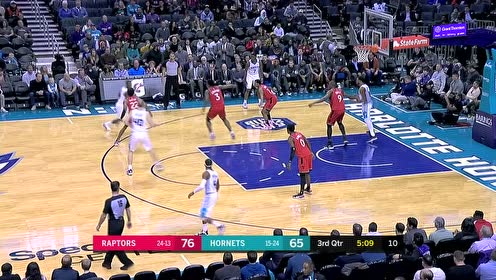 【NBA集錦】球沒投進(jìn)沒關(guān)系！布里奇斯原地暴起直接補(bǔ)扣摁進(jìn)籃筐