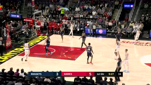 【NBA集錦】這表現(xiàn)不配擁有全明星選票？特雷楊手起刀落超遠(yuǎn)三分命中