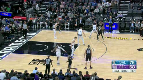 【NBA集錦】蠻牛一般頂飛鮑威爾 巴格利雙手戰(zhàn)斧暴扣太殘暴了！