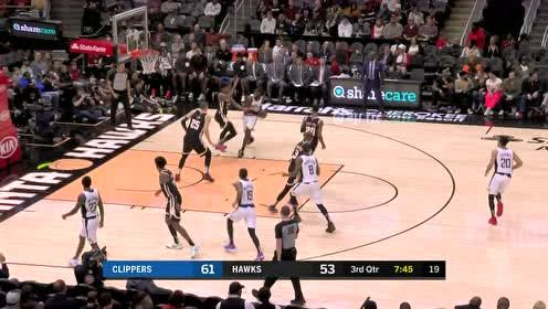 【NBA集錦】哈雷爾拋投稍稍偏出 哈克萊斯長(zhǎng)臂一伸補(bǔ)籃命中