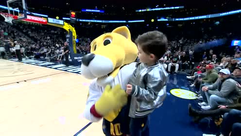 【NBA集锦】瞧这是谁家的小可爱!裁判怀抱小萌娃满脸宠溺
