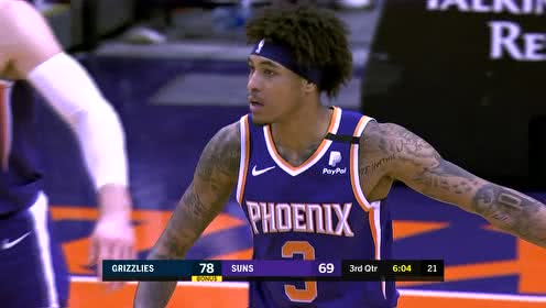 【NBA集锦】还有谁都一起上 乌布雷强冲内线无视三人包夹强势上篮